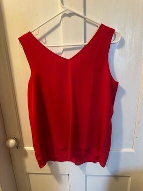 Ann Taylor Sleeveless V-Neck Tank Top in Bright Red